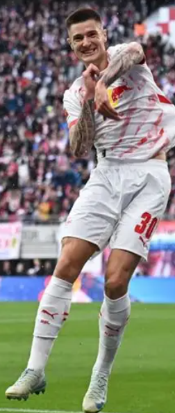 曼聯(lián)鋒線動(dòng)態(tài)：舍什科傷情與非洲杯球員去留分析